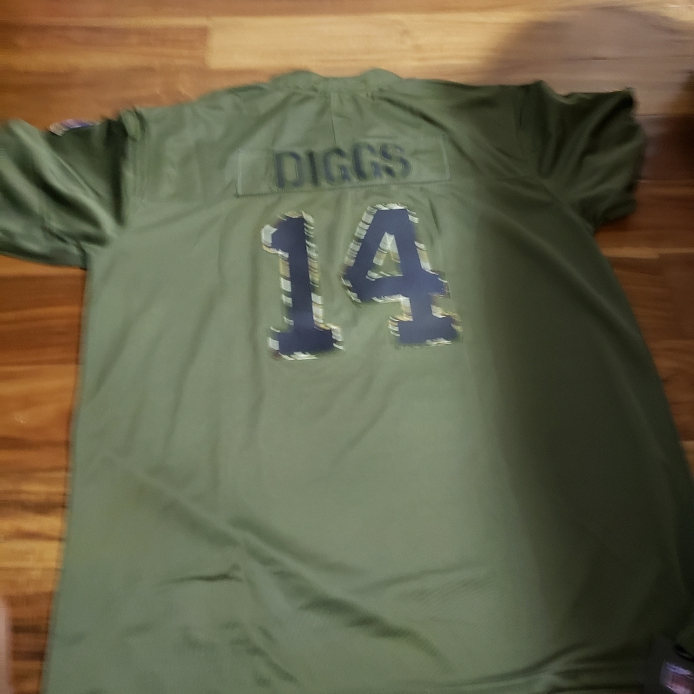 Football Jerseys - Picture 4 of 6